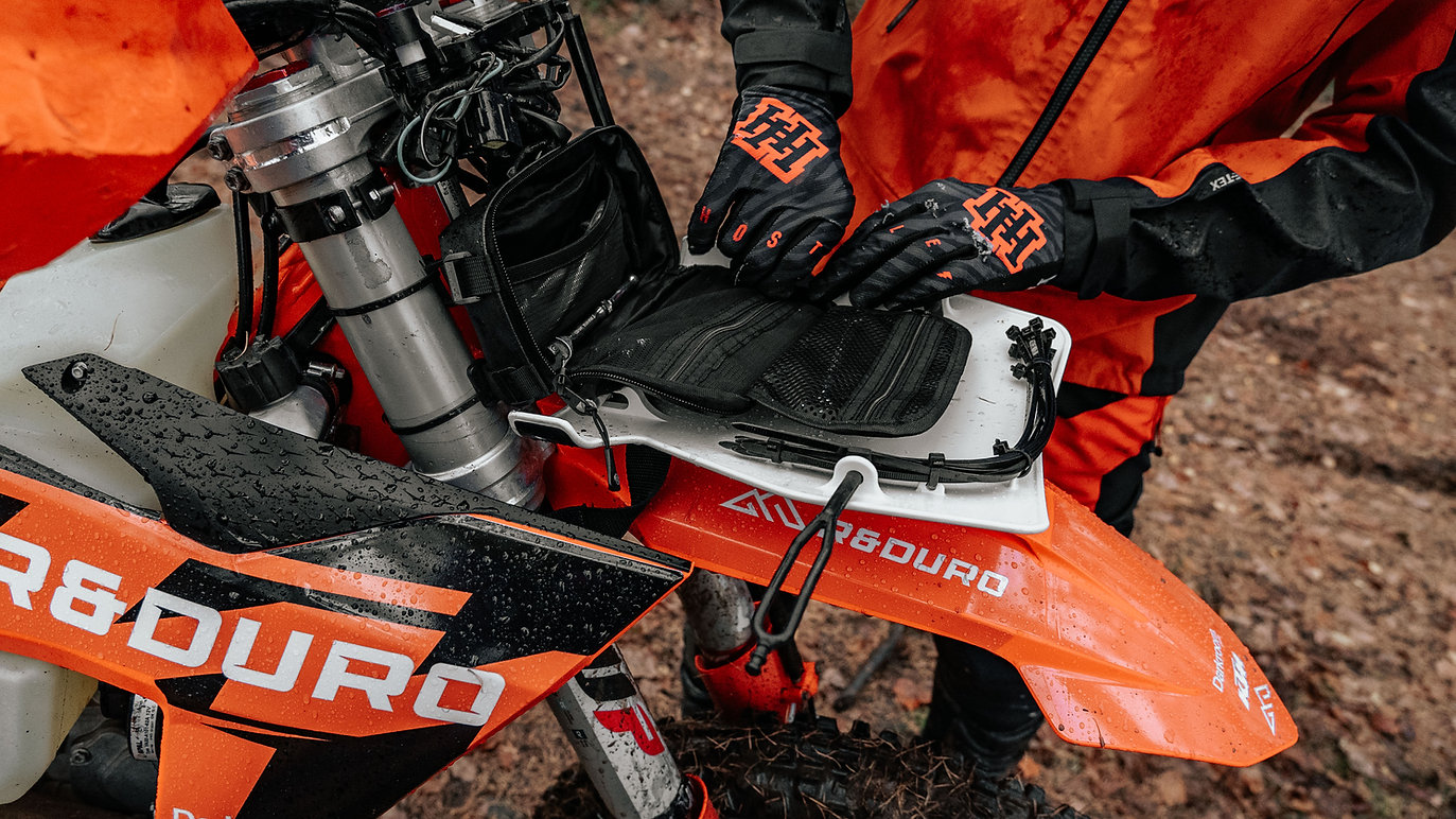 R&Duro Folding Number Plate Compartment